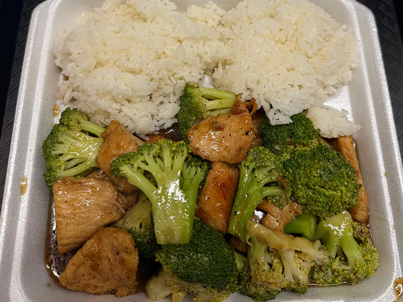 Tender chicken & fresh broccoli in savory sauce at Han Palace, an Asian Restaurant in Luling