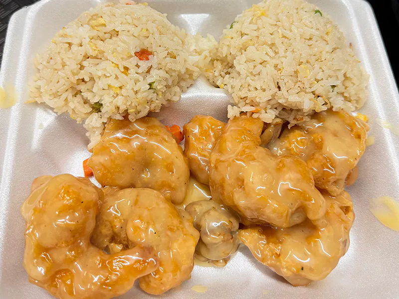 Crispy shrimp in creamy sweet sauce at Han Palace, an Asian Restaurant in Luling